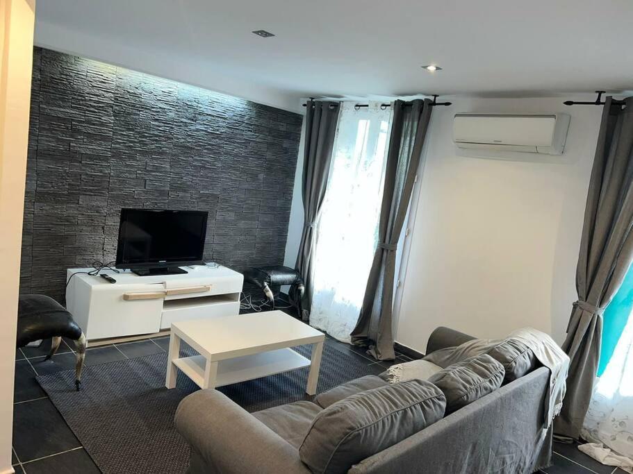 Grand Appartement Climatise Et Fonctionnel マルセイユ エクステリア 写真
